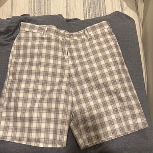 Men’s IZOD PerformX Golf shorts. SIZE 34 waist